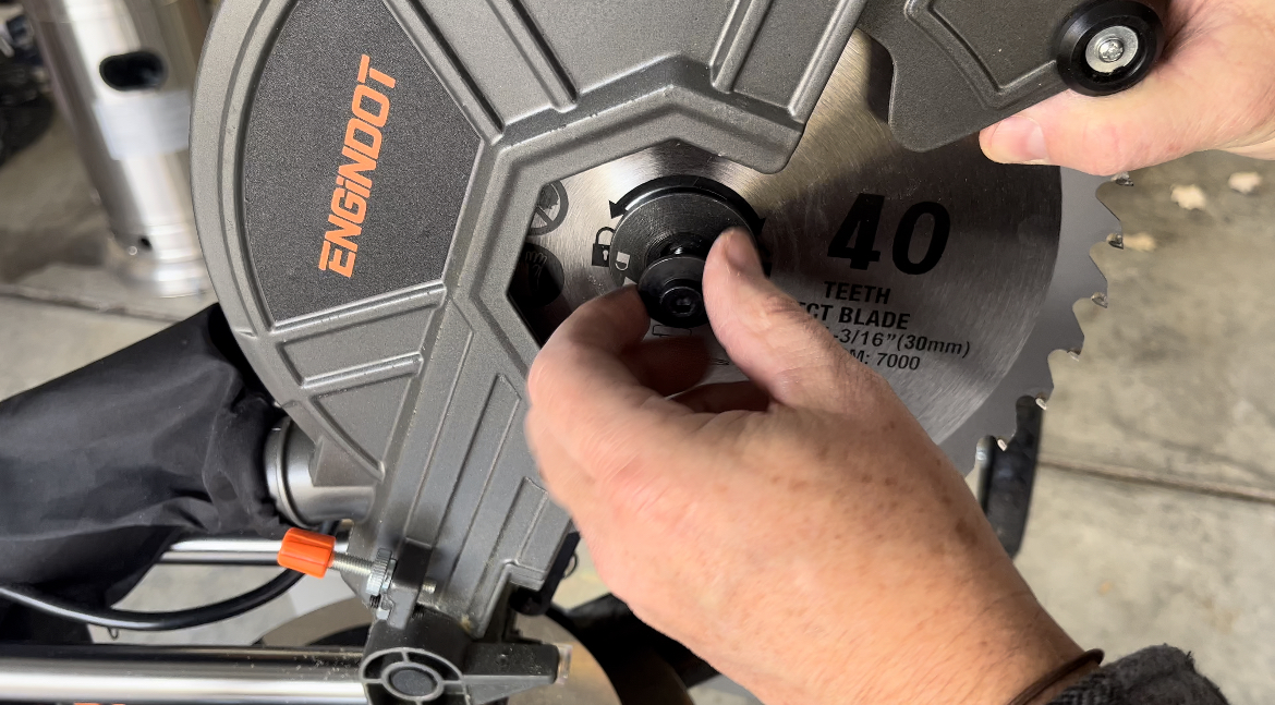 How to Change Blade on a Miter Saw Reviewerst