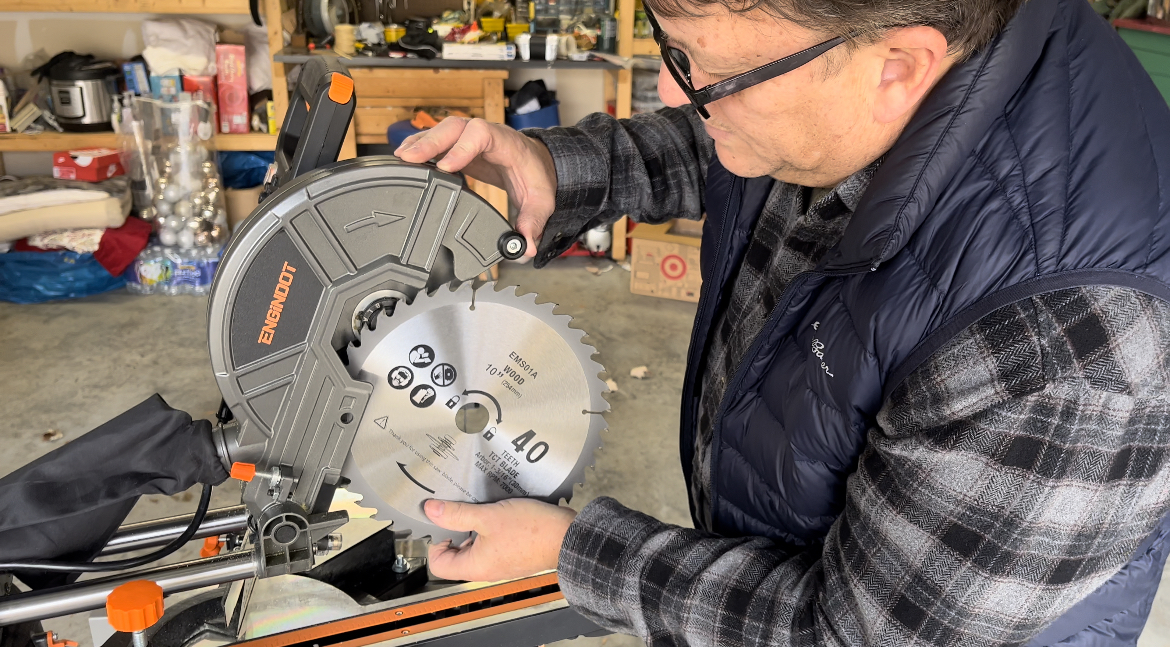 How to Change Blade on a Miter Saw Reviewerst